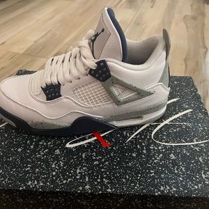 Retro Jordan 4 midnight navy